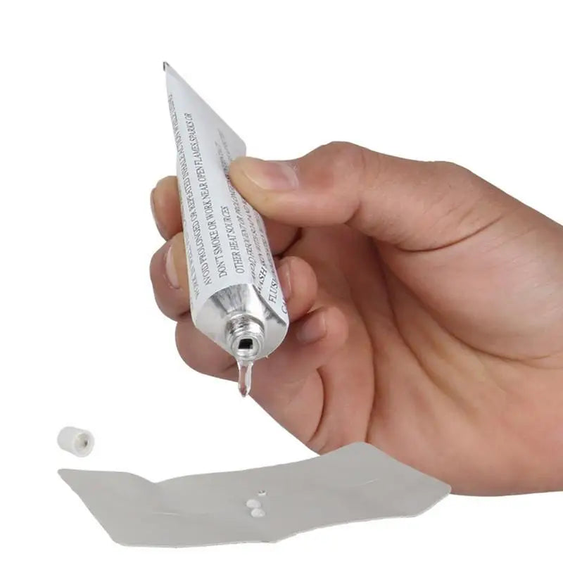 PVC Boat Adhesive 30ml Inflatable Boat Adhesive Glue Strong Adhesive Repair Tool for Kayak Paddle Boat Inflatable Boat Raft